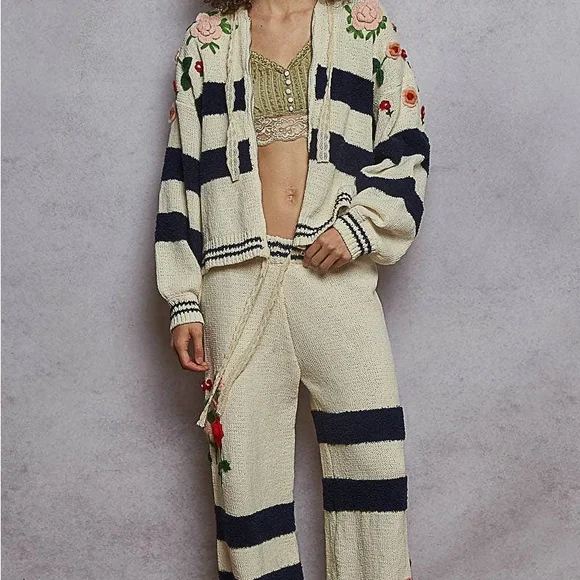 Striped pattern 3D embroidered detail chenille sweater pants - Picture 4 of 5